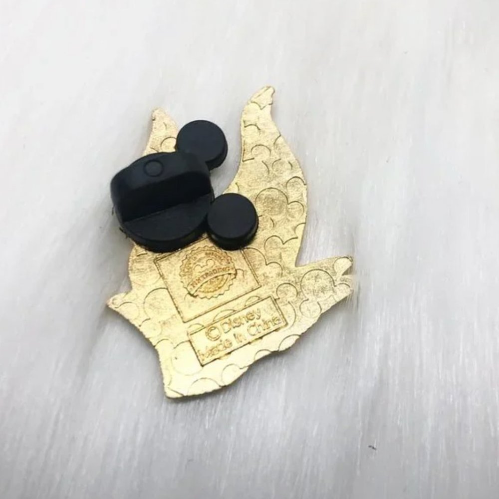 🔮 5/$25 Disney Character Hats Maleficent Horns Pin - Picture 3 of 3